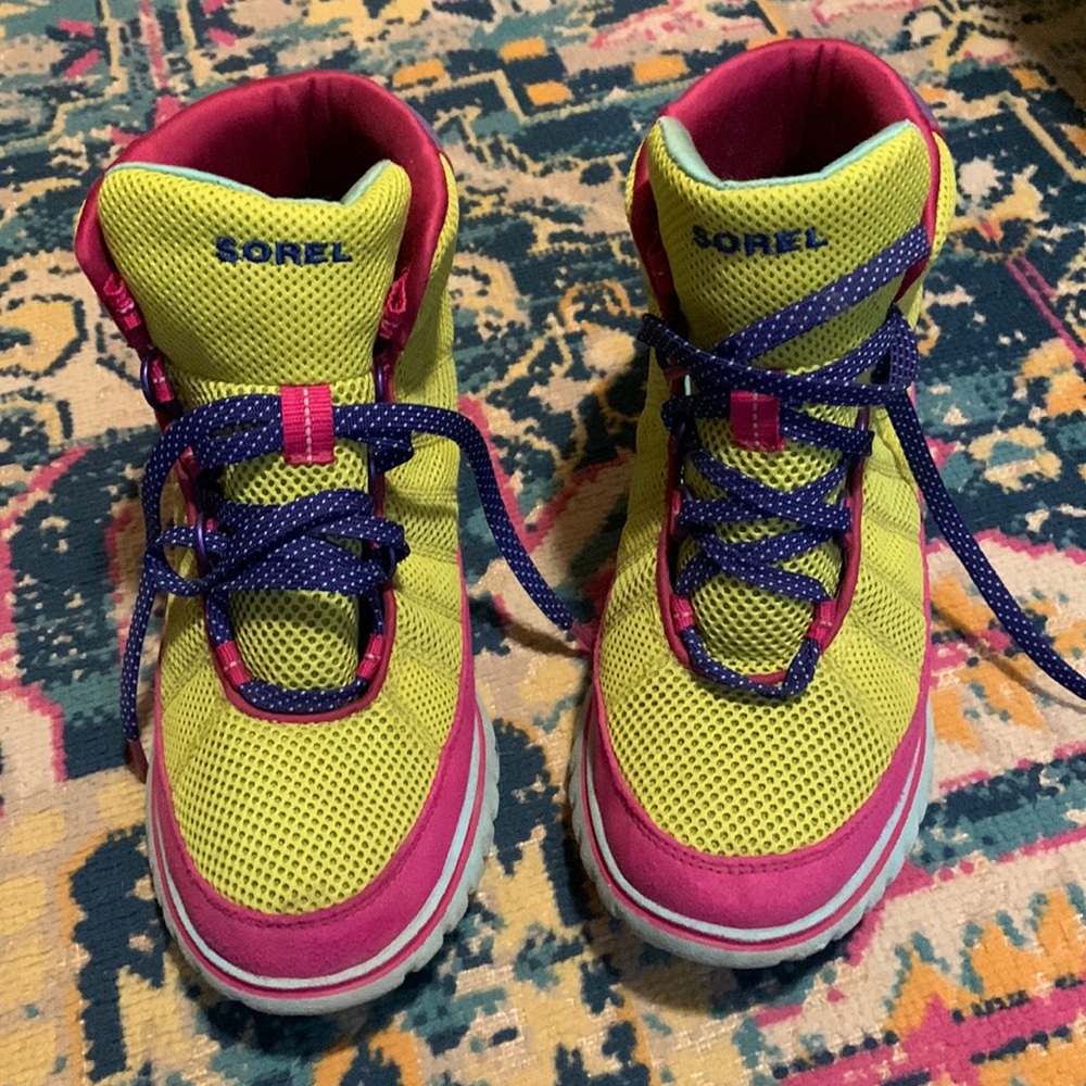 Colourblock hiking boots